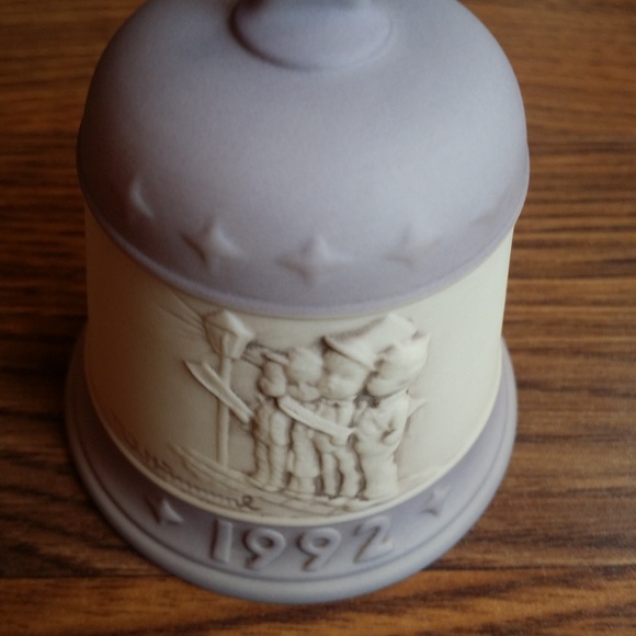 GOEBEL Christmas BELL 4th in Series MJ HUMMEL 778